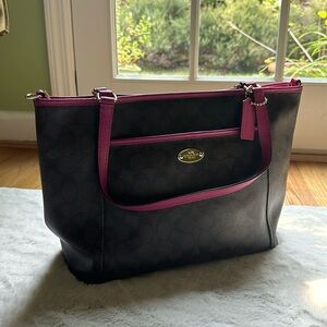 Coach brown shoulder bag with accompanying shoulder/crossbody strap & dust bag